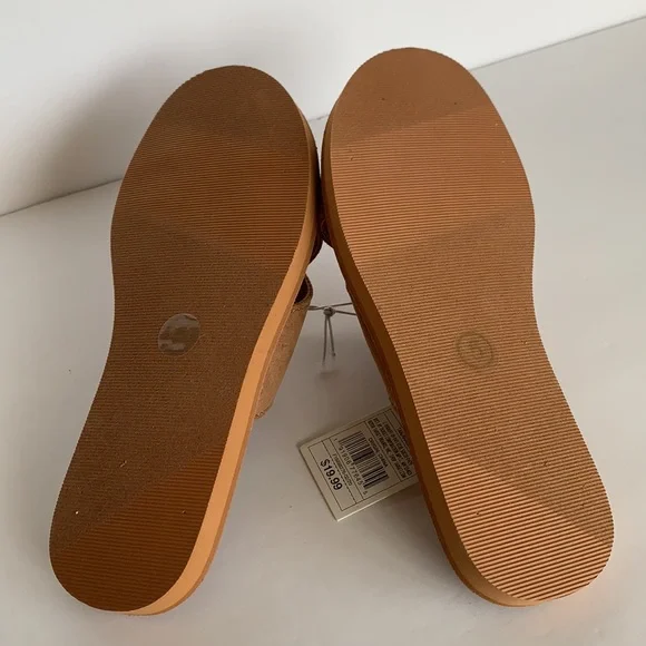 💥SALE! $10 or 3/$19 Universal Thread Vegan Suede Sandals - Picture 7 of 10
